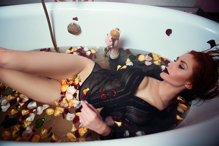 žena vo vani